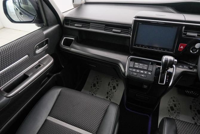 Honda Stepwgn V с пробегом 2017 года, цена 2 149 000 рублей, 109950 км, минивэн, Автокод Объявления