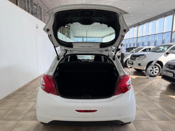 Peugeot 208 I с пробегом 2013 года, цена 800 000 рублей, 135000 км, хэтчбек, Автокод Объявления