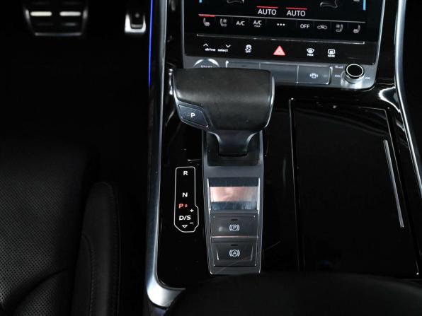 Audi Q8 I (4M) с пробегом 2018 года, цена 5 500 000 рублей, 99609 км, внедорожник, Автокод Объявления