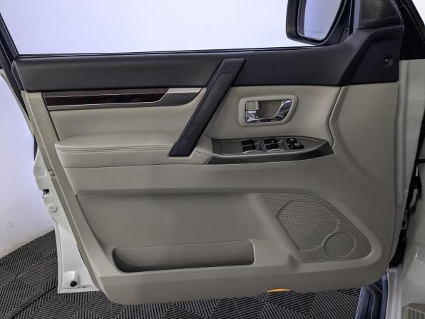 Mitsubishi Pajero IV Рестайлинг 2 с пробегом 2020 года, цена 3 440 000 рублей, 83350 км, внедорожник, Автокод Объявления