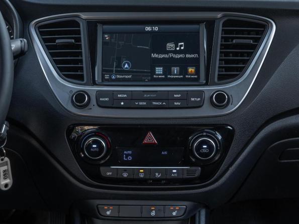 Hyundai Solaris II с пробегом 2017 года, цена 1 431 000 рублей, 129587 км, седан, Автокод Объявления