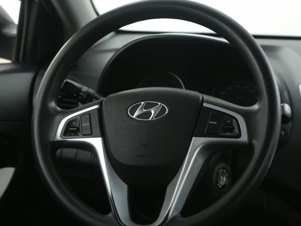 Hyundai Solaris I Рестайлинг с пробегом 2016 года, цена 989 000 рублей, 110000 км, седан, Автокод Объявления
