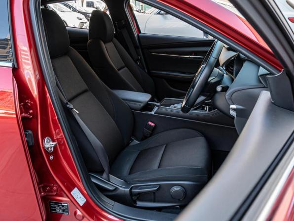 Mazda 3 IV (BP) с пробегом 2019 года, цена 1 770 000 рублей, 65897 км, хэтчбек, Автокод Объявления