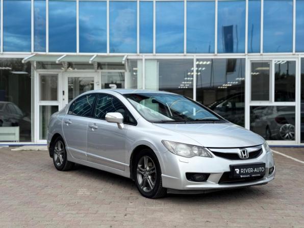 Honda Civic VIII Рестайлинг с пробегом 2009 года, цена 720 000 рублей, 305042 км, седан, Автокод Объявления