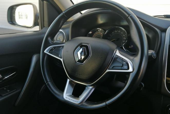Renault Sandero II с пробегом 2018 года, цена 940 000 рублей, 95000 км, хэтчбек, Автокод Объявления