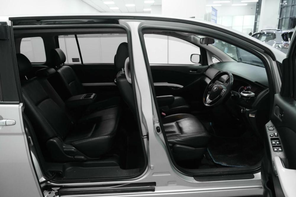 Toyota ISis I Рестайлинг Казань  - изображение 11