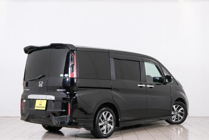 Honda Stepwgn V с пробегом 2015 года, цена 1 699 000 рублей, 127000 км, минивэн, Автокод Объявления