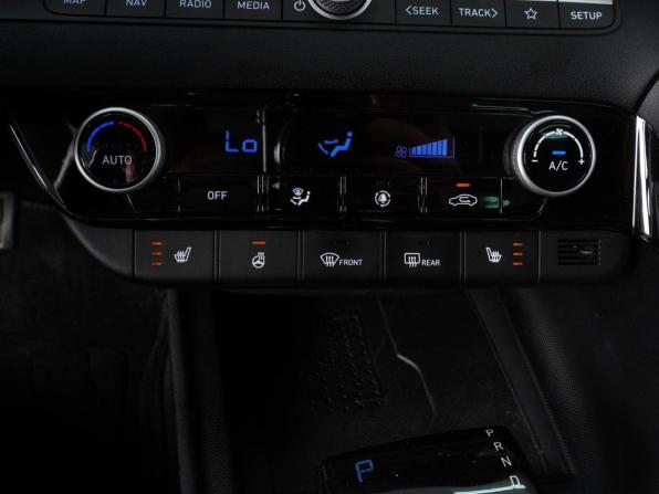 Hyundai Elantra VII (CN7) Рестайлинг с пробегом 2024 года, цена 2 250 000 рублей, 12209 км, седан, Автокод Объявления
