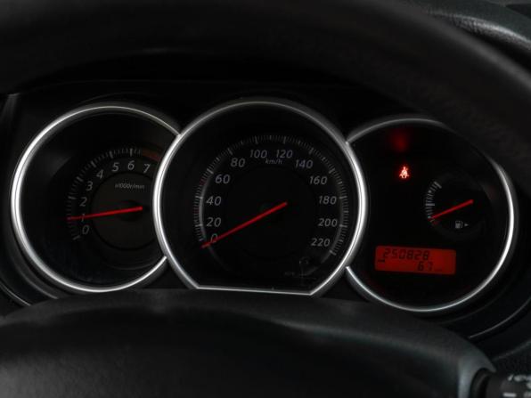 Nissan Tiida I Рестайлинг с пробегом 2011 года, цена 649 000 рублей, 250828 км, хэтчбек, Автокод Объявления