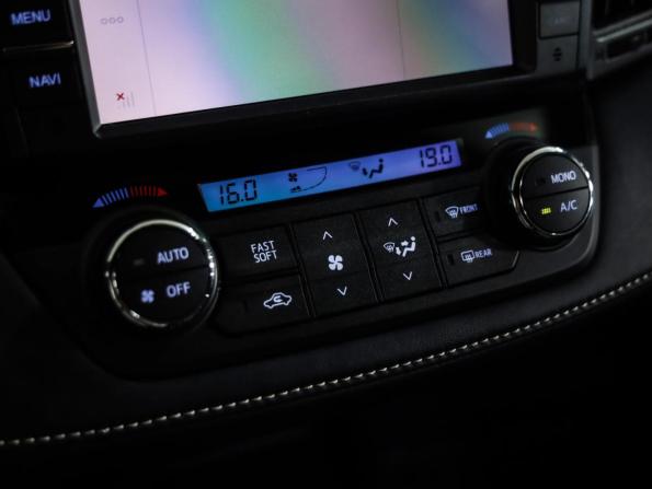 Toyota RAV4 IV (XA40) Рестайлинг с пробегом 2019 года, цена 2 649 000 рублей, 65155 км, внедорожник, Автокод Объявления