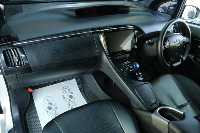 Toyota Prius III Рестайлинг (XW30) с пробегом 2015 года, цена 1 349 000 рублей, 296000 км, лифтбек, Автокод Объявления