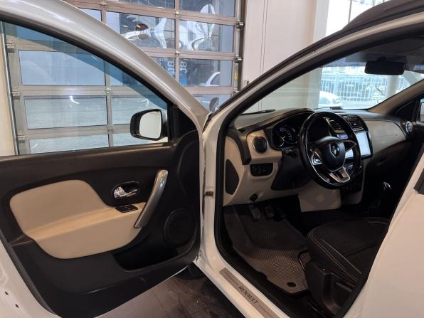 Renault Logan II Рестайлинг с пробегом 2019 года, цена 1 040 000 рублей, 131895 км, седан, Автокод Объявления