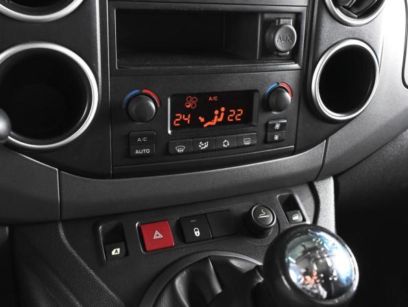 Peugeot Partner II Рестайлинг 2 с пробегом 2016 года, цена 1 349 000 рублей, 165793 км, компактвэн, Автокод Объявления