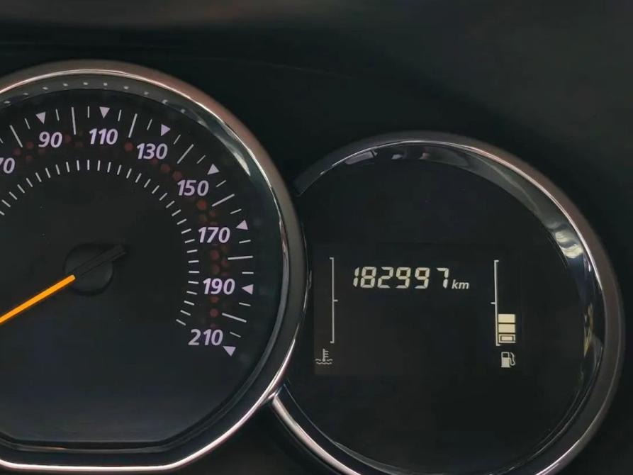 Renault Logan II Рестайлинг Санкт-Петербург  - изображение 12