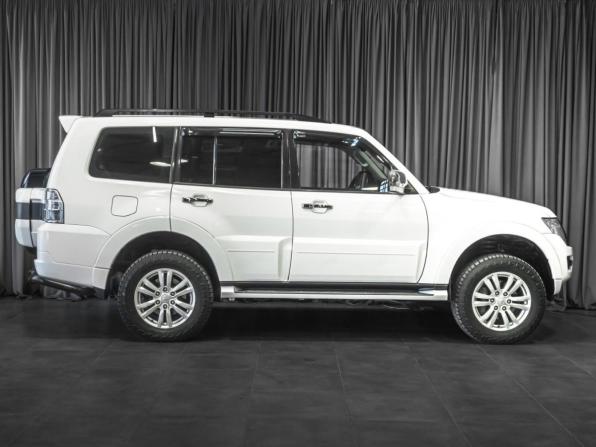 Mitsubishi Pajero IV Рестайлинг 2 с пробегом 2017 года, цена 2 739 000 рублей, 103932 км, внедорожник, Автокод Объявления