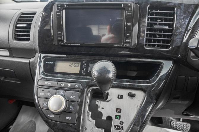 Toyota Wish I Рестайлинг с пробегом 2006 года, цена 999 000 рублей, 146500 км, компактвэн, Автокод Объявления