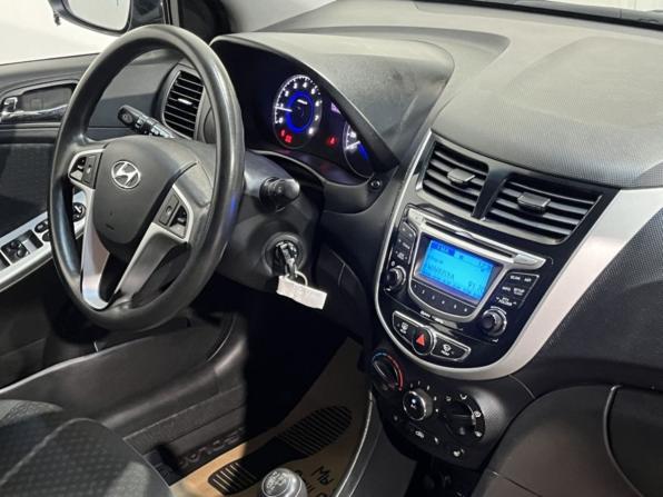 Hyundai Solaris I с пробегом 2012 года, цена 695 000 рублей, 176765 км, хэтчбек, Автокод Объявления