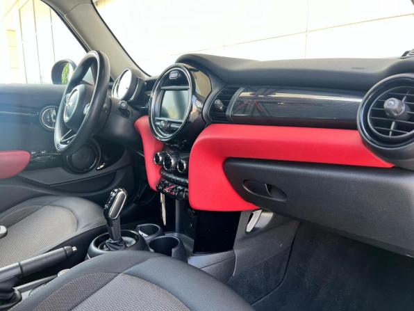 Mini Hatch III (F55/F56) Рестайлинг с пробегом 2019 года, цена 1 890 000 рублей, 66196 км, хэтчбек, Автокод Объявления