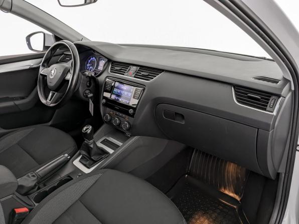 Skoda Octavia III (A7) Рестайлинг с пробегом 2019 года, цена 1 350 000 рублей, 123208 км, лифтбек, Автокод Объявления
