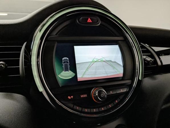 Mini Hatch III (F55/F56) Рестайлинг с пробегом 2021 года, цена 2 640 000 рублей, 11637 км, хэтчбек, Автокод Объявления