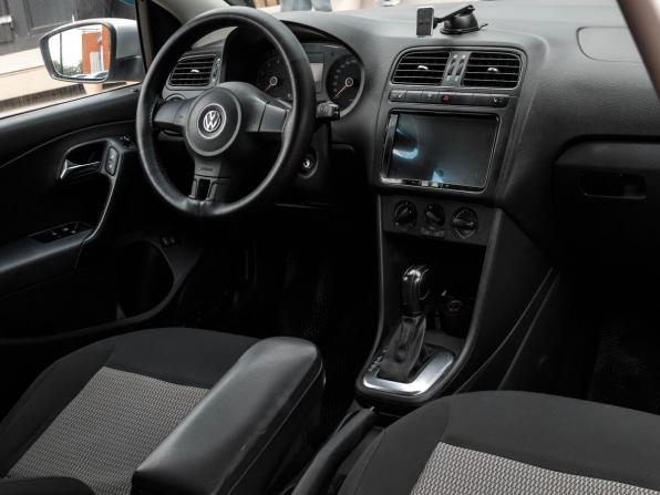 Volkswagen Polo V с пробегом 2014 года, цена 785 000 рублей, 297541 км, седан, Автокод Объявления
