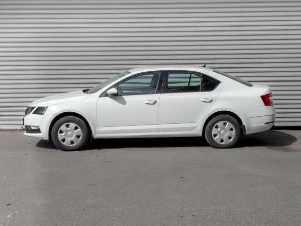 Skoda Octavia III (A7) Рестайлинг с пробегом 2020 года, цена 2 145 000 рублей, 65372 км, лифтбек, Автокод Объявления