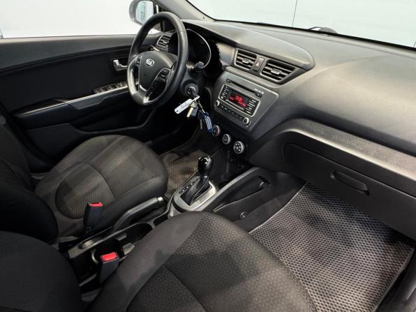 Kia Rio III Рестайлинг с пробегом 2015 года, цена 1 090 000 рублей, 168077 км, седан, Автокод Объявления