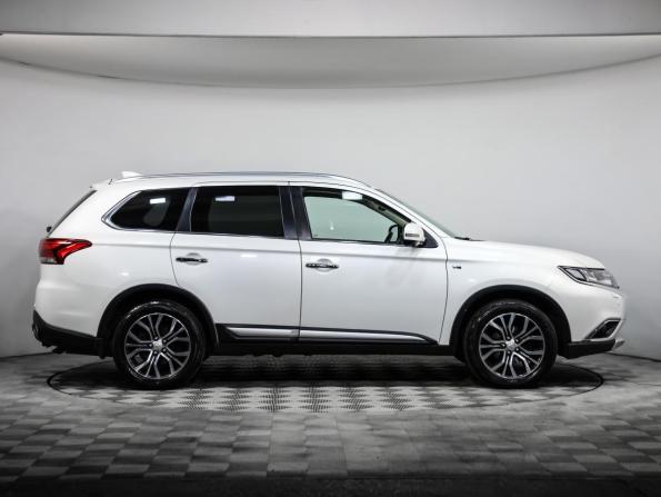 Mitsubishi Outlander III Рестайлинг 2 с пробегом 2018 года, цена 2 189 000 рублей, 121968 км, внедорожник, Автокод Объявления