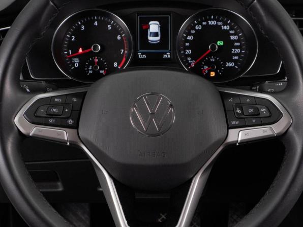 Volkswagen Passat B8 Рестайлинг с пробегом 2022 года, цена 3 200 000 рублей, 1225 км, седан, Автокод Объявления