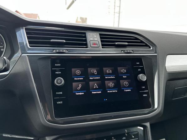 Volkswagen Tiguan II Рестайлинг с пробегом 2021 года, цена 3 099 000 рублей, 62042 км, внедорожник, Автокод Объявления