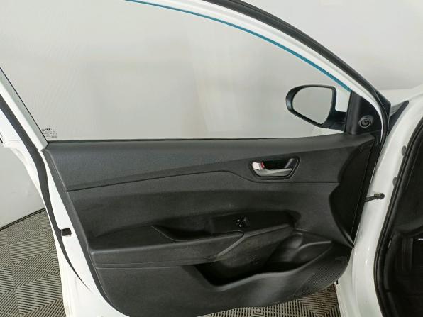 Hyundai Solaris II с пробегом 2018 года, цена 599 000 рублей, 400000 км, седан, Автокод Объявления