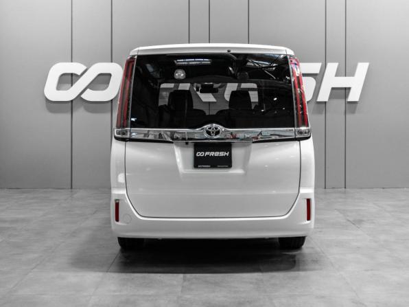 Toyota Noah III (R80) Рестайлинг с пробегом 2018 года, цена 2 550 000 рублей, 64392 км, минивэн, Автокод Объявления