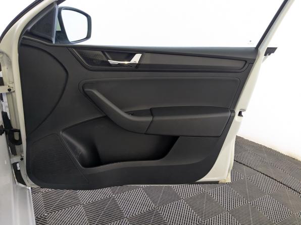 Skoda Rapid I Рестайлинг с пробегом 2019 года, цена 885 000 рублей, 165852 км, лифтбек, Автокод Объявления