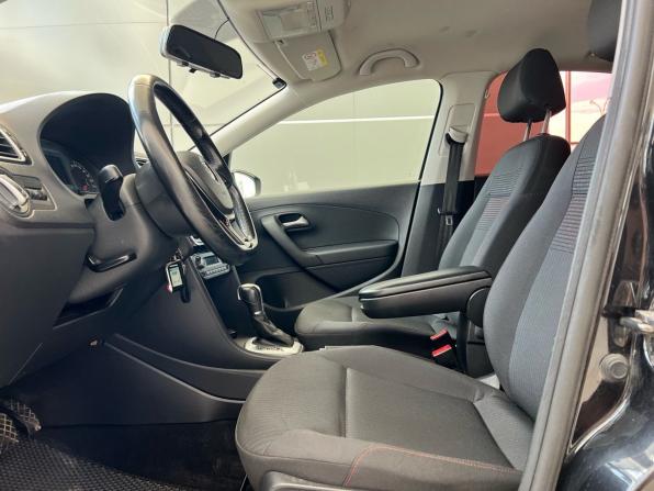 Volkswagen Polo V Рестайлинг с пробегом 2017 года, цена 1 149 000 рублей, 160015 км, седан, Автокод Объявления