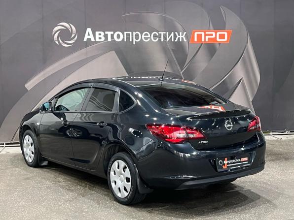 Opel Astra J Рестайлинг с пробегом 2013 года, цена 550 000 рублей, 208042 км, седан, Автокод Объявления