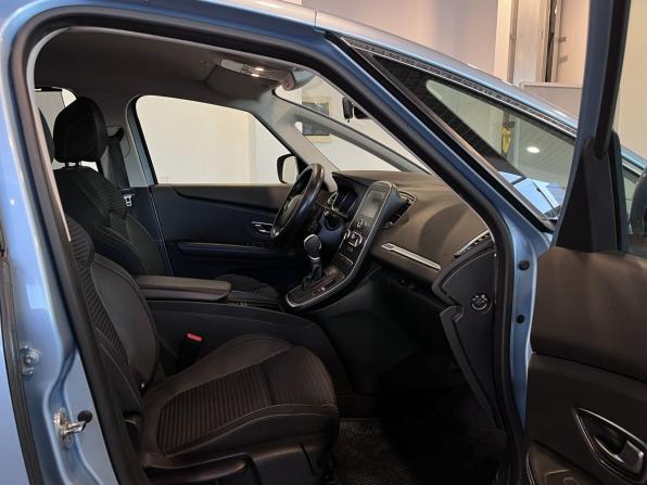 Renault Scenic IV с пробегом 2018 года, цена 1 520 000 рублей, 128219 км, компактвэн, Автокод Объявления