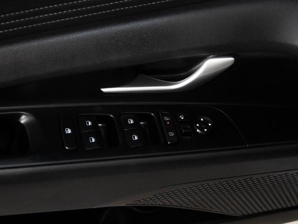 Hyundai Elantra VII (CN7) Рестайлинг с пробегом 2023 года, цена 2 248 000 рублей, 24205 км, седан, Автокод Объявления