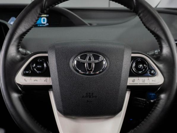 Toyota Prius IV (XW50) с пробегом 2017 года, цена 1 800 000 рублей, 311272 км, лифтбек, Автокод Объявления