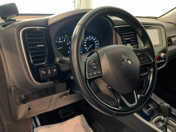Mitsubishi Outlander III Рестайлинг 3 с пробегом 2021 года, цена 2 679 000 рублей, 56887 км, внедорожник, Автокод Объявления