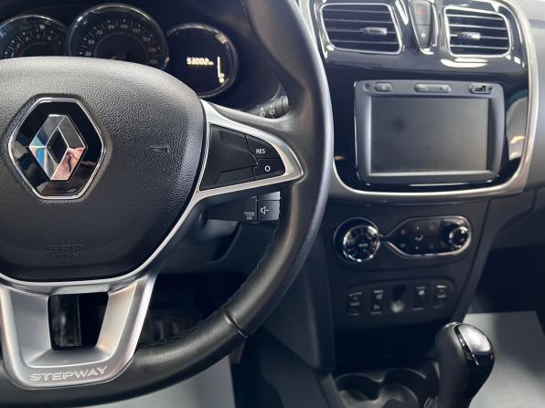 Renault Logan II Рестайлинг с пробегом 2019 года, цена 1 325 000 рублей, 53002 км, седан, Автокод Объявления