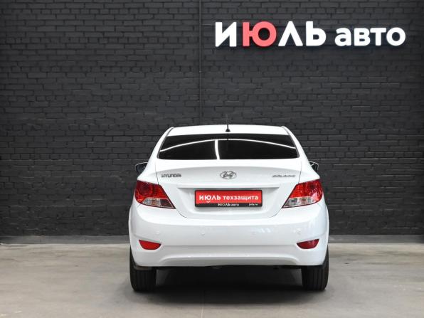 Hyundai Solaris I с пробегом 2013 года, цена 750 000 рублей, 207689 км, седан, Автокод Объявления