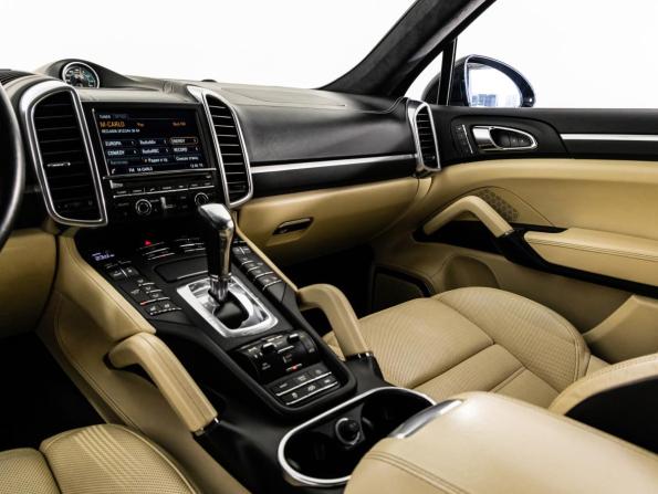 Porsche Cayenne II Рестайлинг (958) с пробегом 2015 года, цена 3 699 000 рублей, 242948 км, внедорожник, Автокод Объявления
