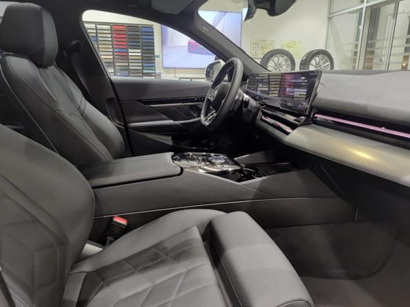 BMW 5 серии VIII (G60/G61/G68) с пробегом 2023 года, цена 7 700 000 рублей, 9795 км, седан, Автокод Объявления