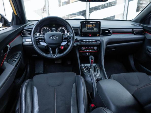 Hyundai Veloster II с пробегом 2019 года, цена 2 310 000 рублей, 64488 км, хэтчбек, Автокод Объявления