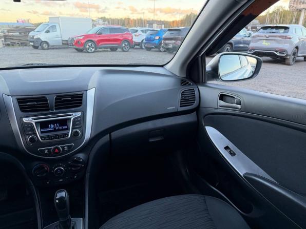 Hyundai Solaris I Рестайлинг с пробегом 2015 года, цена 885 000 рублей, 230000 км, хэтчбек, Автокод Объявления