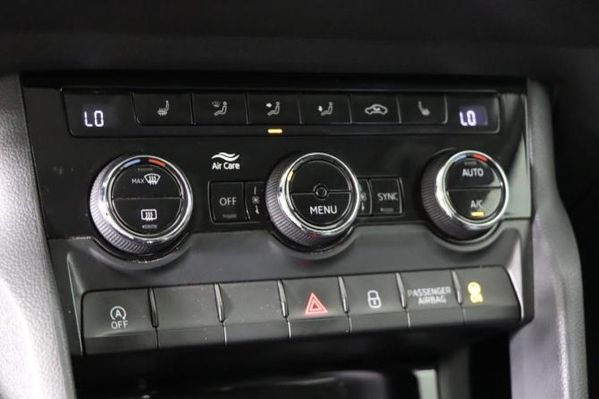 Skoda Karoq I с пробегом 2018 года, цена 1 599 990 рублей, 204884 км, внедорожник, Автокод Объявления