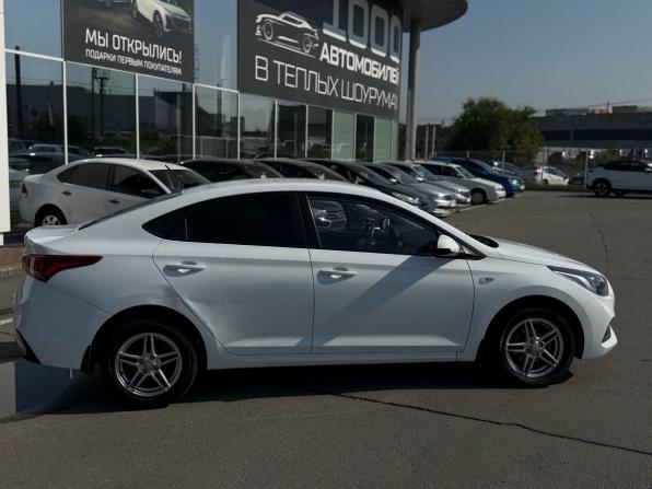 Hyundai Solaris II с пробегом 2017 года, цена 1 220 000 рублей, 97656 км, седан, Автокод Объявления