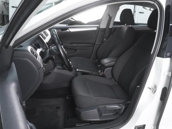 Volkswagen Jetta VI Рестайлинг с пробегом 2015 года, цена 1 299 000 рублей, 150413 км, седан, Автокод Объявления