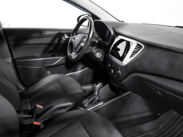 Hyundai Solaris II с пробегом 2017 года, цена 995 000 рублей, 194320 км, седан, Автокод Объявления