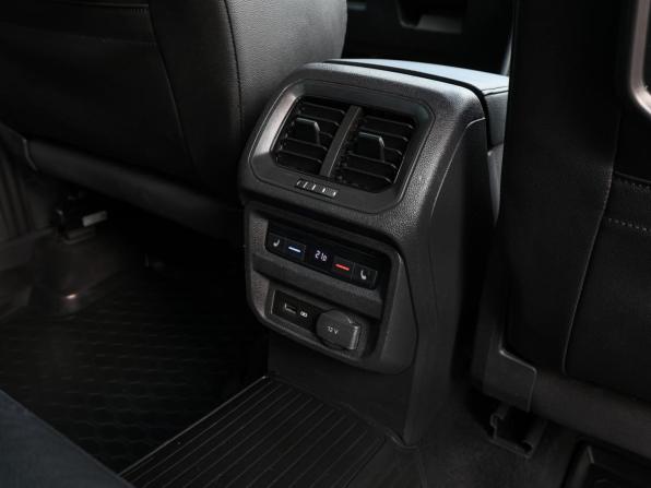 Volkswagen Tiguan II с пробегом 2018 года, цена 2 633 000 рублей, 197738 км, внедорожник, Автокод Объявления